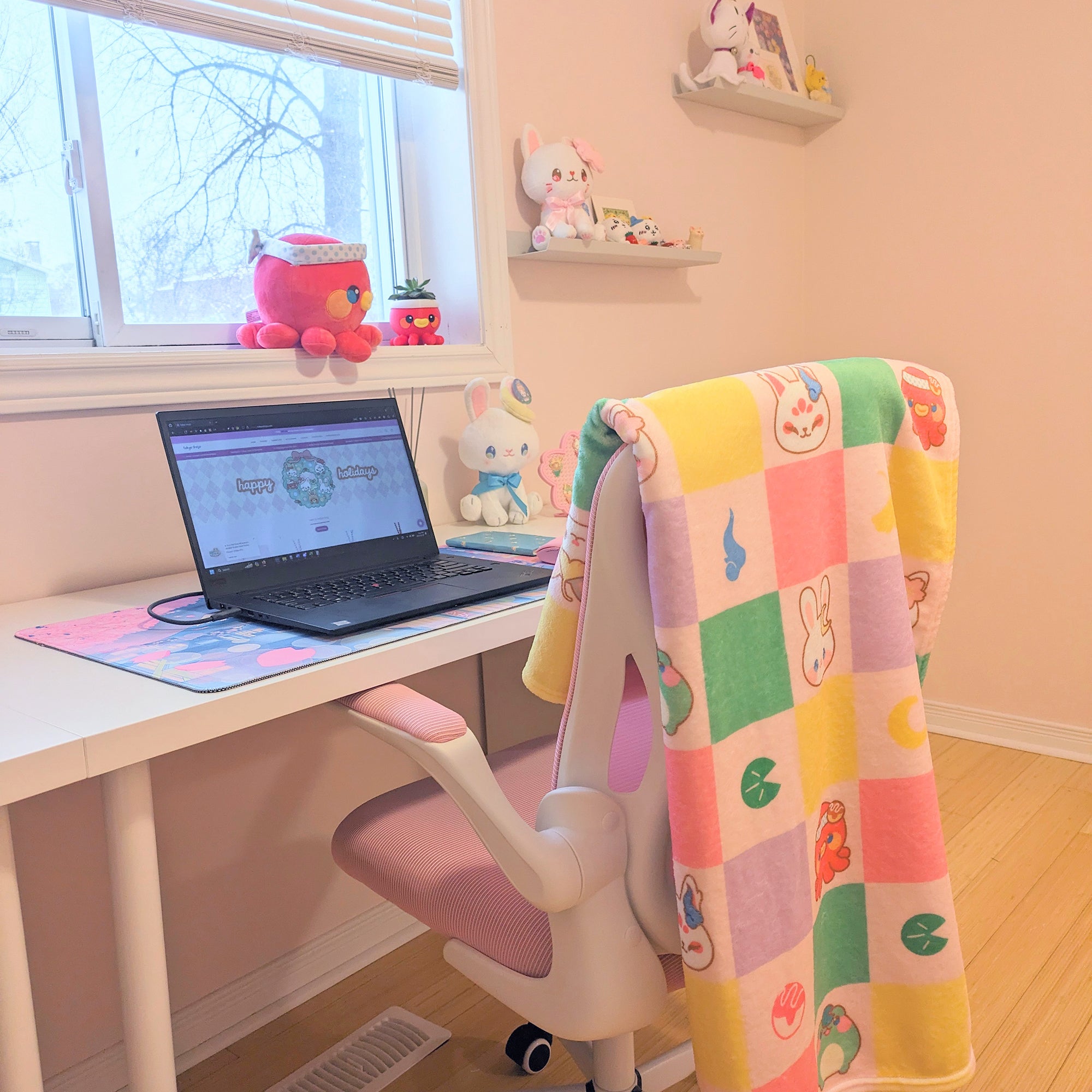 Pon Plush Fleece Throw Blanket