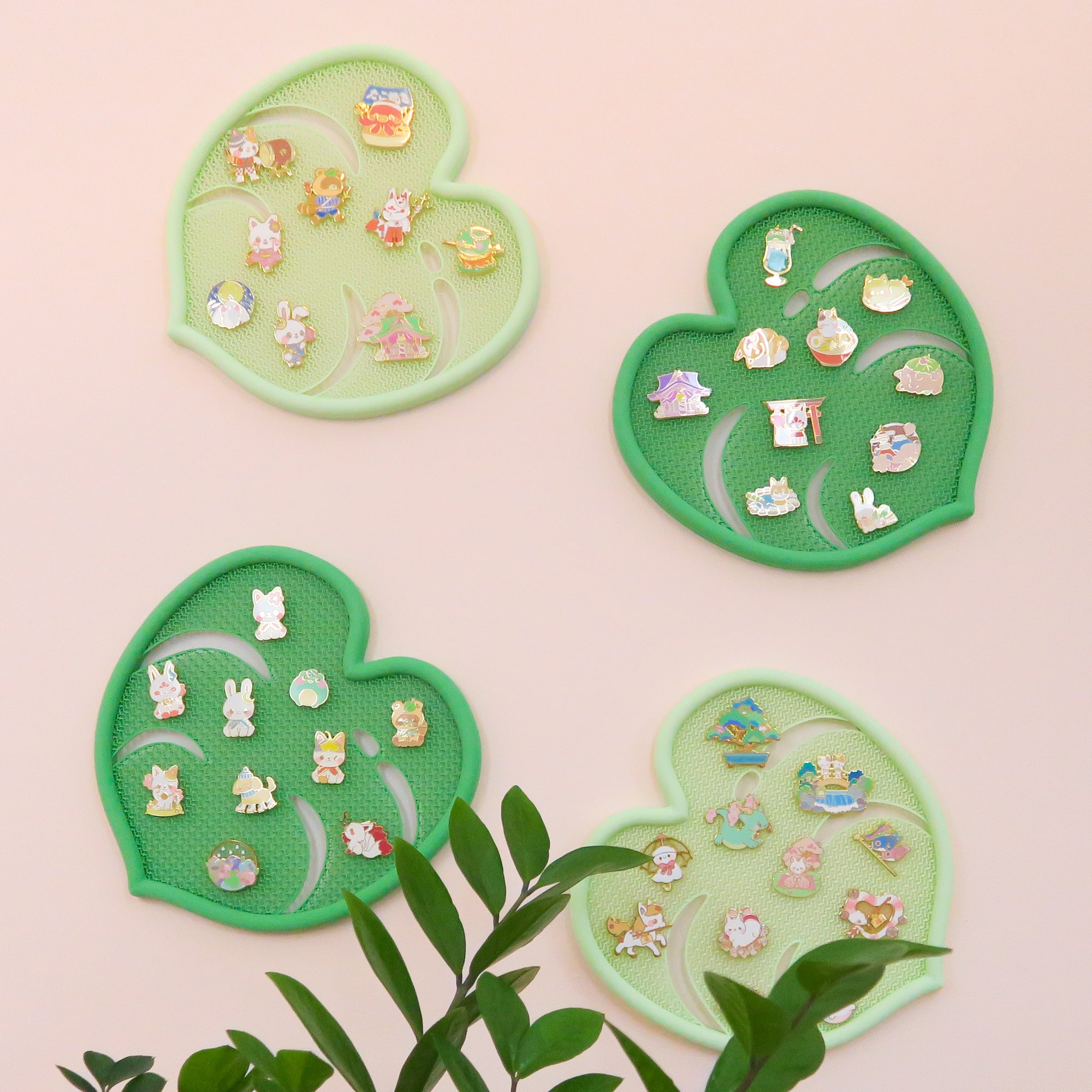 [Preorder: late October] Monstera Leaf Pin Display