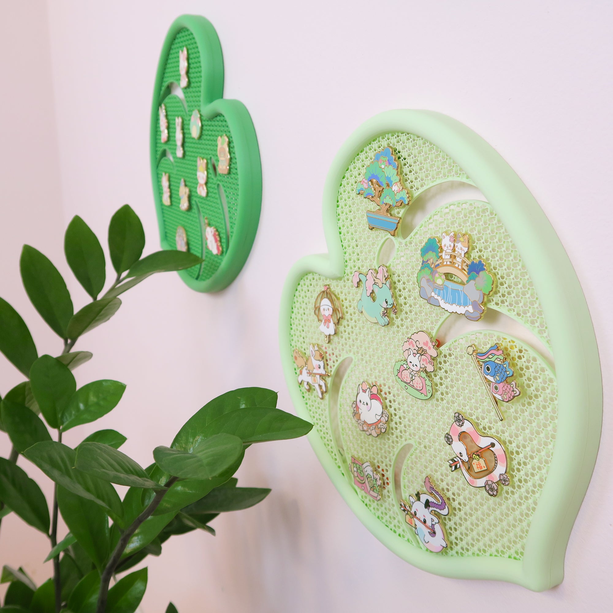 [Preorder: late October] Monstera Leaf Pin Display